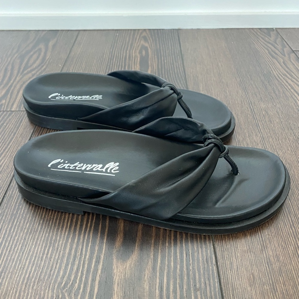 L’intervalle genuine leather sandals